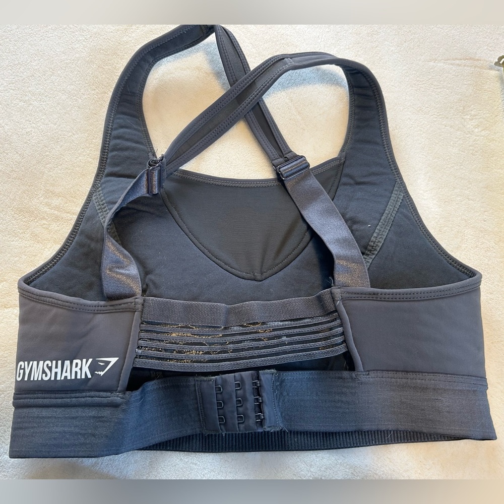 SOLD Gymshark medium sports bra black workout fitness cardio sweat athletic - Picture 6 of 7